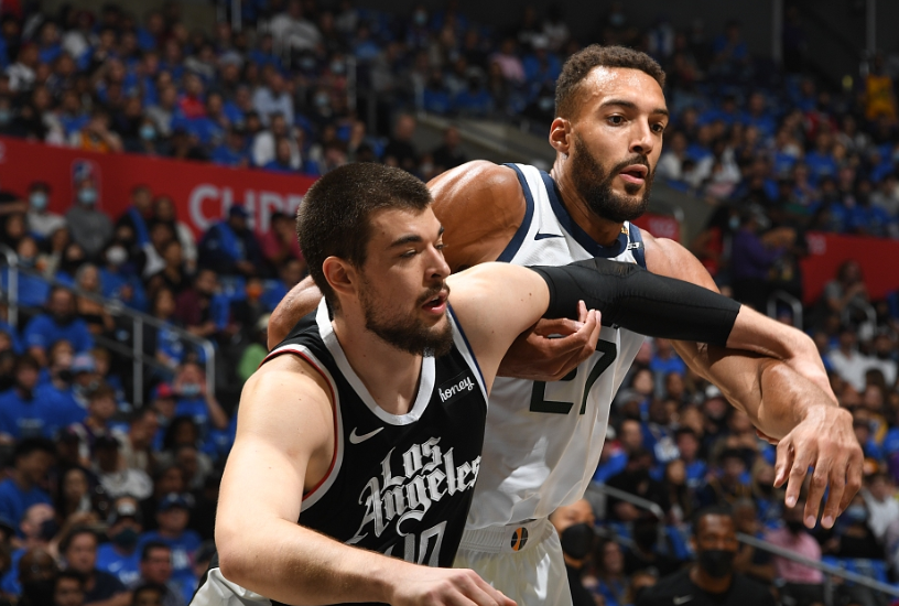  昂热主帅运筹帷幄，变阵收获赛季首场胜利